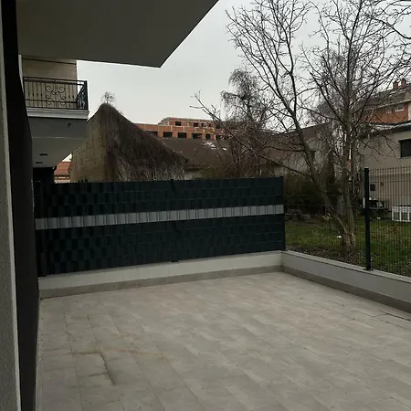 Bianco Apartment *